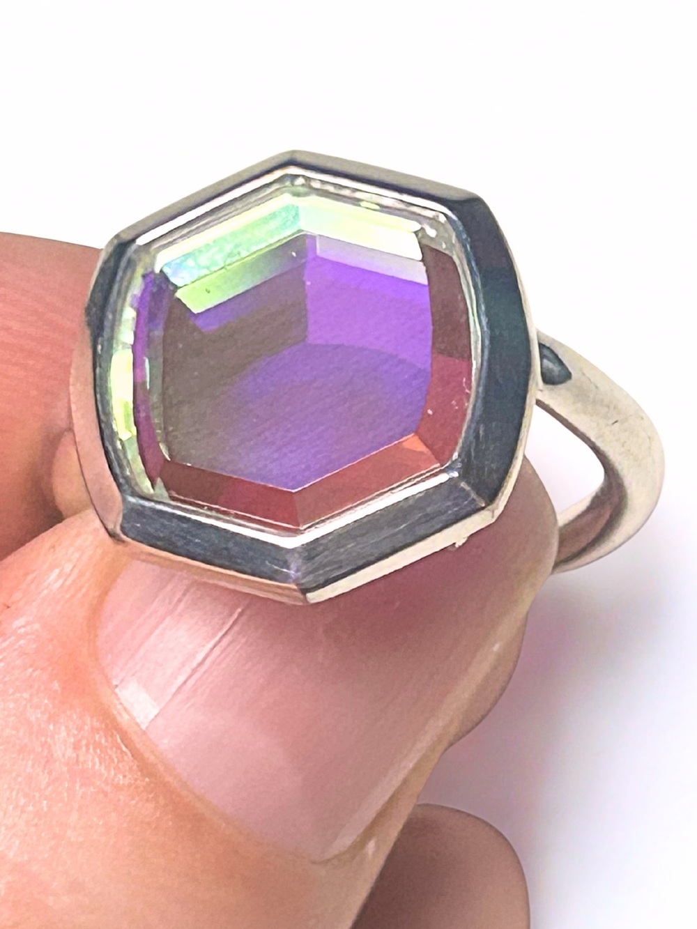 Kendra Scott Davis Style Ring Iridescent Dichroic Glass Silver Tone Engraved KS